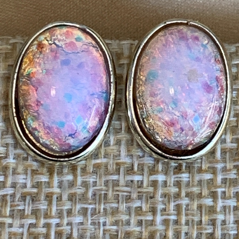 Vintage 1960’s Longcraft faux opal and dragon’s breath screw back earrings